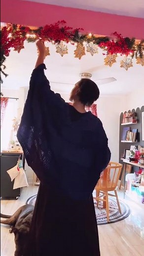Cozy Holiday Vibes ✨ Quick DIY Garland Setup #diy