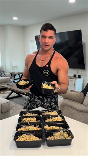 Cameron Dukes on Instagram: "460-500 cal · 41g protein · 42g carbs · 11g fats High-Protein Steak Alfredo Pasta Makes 10 Preps This is going into my high-protein cookbook Ingredients • 3 lb top sirloin steak (raw weight) • 350 g protein pasta (uncooked) • 1,000 g broccoli florets • 600 g non-fat plain Greek yogurt • 240 mL fat-free milk • 40 g grated Parmesan cheese • 40 g light cream cheese • 10 g garlic powder • Salt and black pepper to taste Steak Seasoning tenderize in season with ⬇️ • 12 g g