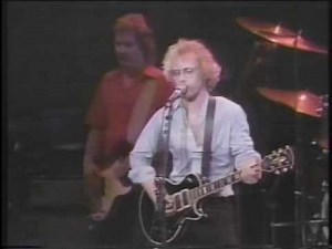 WARREN ZEVON - JEANNIE NEEDS A SHOOTER - LIVE!