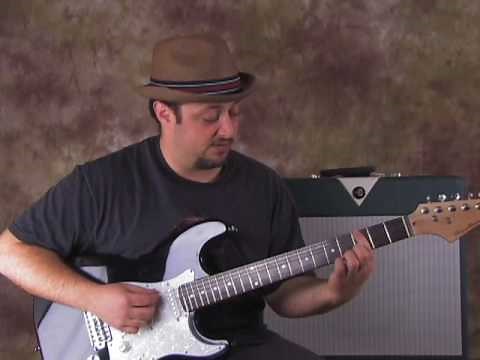 How to Play Smoke On the Water - Beginner Guitar Lessons - Main Riff