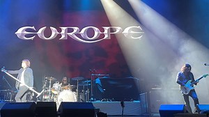 【ライブレポート】ヨーロッパ、魅力が凝縮された9曲45分