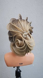 40K views · 1.3K reactions | ️New Hairstyle️ Chignon artistique Donnez moi vos avis  @exalto_professionnel tête anastasia Code :ALEXISV #chignon #chignonbas #coiffurefemme #coiffurestyle #hairtutorial #haireducator #hairsandstyles #hairartistry #hairaccesories #hairstyle | Alexis Varenne | Facebook