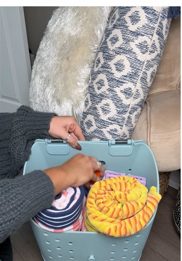 Replying to @amandakleven The Simple Modern Getaway backpack is PERFECT for beach and pool days 🏖️🎒 Waterproof, wipeable, and roomy enough for all the summer essentials. Such a win for moms who want function without sacrificing style. #SimpleModern #GetawayBackpack #BeachBag #PoolDayEssentials #simplemodernbag