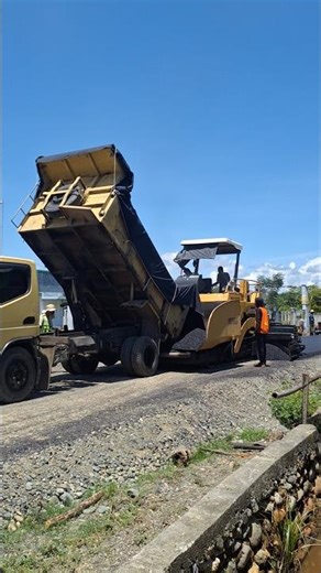 Insane Road Construction POV – Dump Truck Meets Asphalt Paver! 🚜🔥