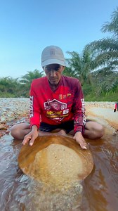 48K views · 36 reactions | Pure gold mining in the golden river #PureGold #goldmining #goldpanning #goldhunting | Nepri Andries | Facebook