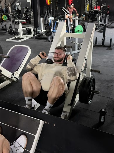 Kevin Stütz | Gym Equipment Expert on Instagram: "Back at the GOAT 🐐 cybex hack Arms/Legs: -cable scottcurl 2 -incline pushdown 2 -incline cable curl 2 -cable pushdown 1 -seated leg curl 1 -cybex hack squat 1 -gymleco legpress 1 -prime leg ext 2 #progress #prepcoaching #bodybuilding #ifbbpro #lionteam • ➡️Want to join my 🦁 Athlete Team? Send your application now to 📧kevinstuetz1990@hotmail.com Let’s win your next show with accurate planning and hard work"