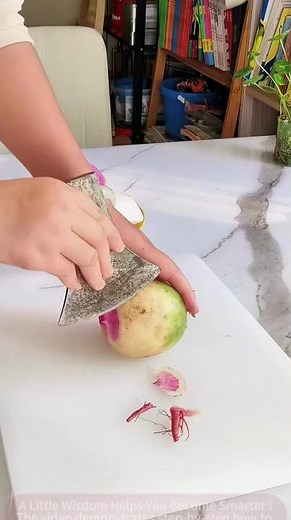 Simple Cutting Method for Frustrated Beginners: Fun Axe-Cutting Red Heart Radish!