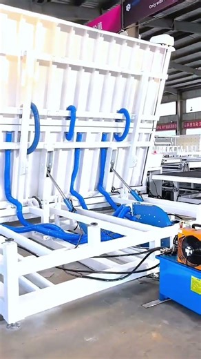 Efficient Glass Cutting with Automatic Tilting System