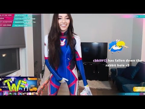 Overwatch D.Va cosplay ( Moonstreuxx dance )