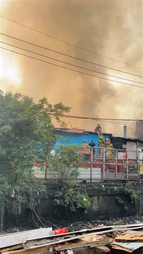 LIVE: Fire breaks out at D. Jorge, Pasay City Saturday afternoon, 27 December. As of 2:40 p.m., the blaze has reached second alarm. 🎥: Jason Mago | Daily Tribune