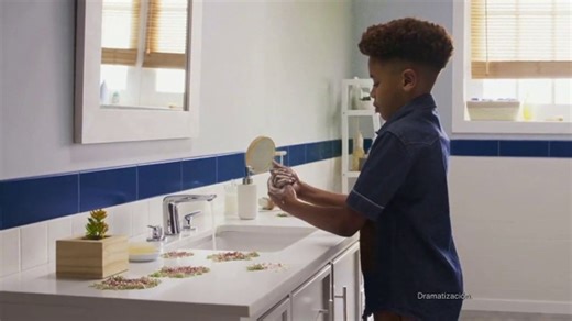 Microban 24 Hour Sanitizing Spray TV Spot, 'Detener la propagación de bacterias'