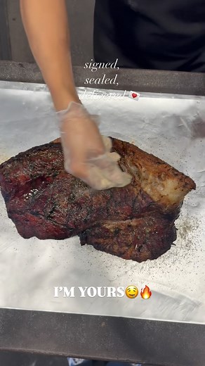 🤤🔥👏🏼💌 Signed, sealed, delivered — this brisket’s getting the VIP treatment. Our pit master knows just how to bring the flavor. See y’all soon at Hard Eight BBQ. #BrisketLove #TexasBBQ #HardEightBBQ #BBQGoals #SmokedToPerfection #PitmasterPride #BBQLovers #MeatSweats #SlowAndSmoked #BBQReel #FoodieReels | Hard Eight BBQ