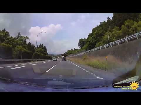 高速道でのタイヤバーストに伴う交通事故