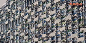 Check out this amazing Maritime Museum Vellamo in Kotka, Finland, desinged by Lahdelma & Mahlamäki architects. The building facade is made of Ruukki Lamella Groove 20 cladding lamellas.Cladding Lamellas are narrower profiles that are folded along two long edges and divide facade surfaces one-directionally, be it vertically, horizontally or at an angle. The Lamellas have their own, wide selection of materials, finishes and colours, check out here https://bit.ly/2MfOI7K #ruukkiconstruction #ruukki