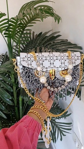 عليها خصم 50%🙈🔥 موجودة في Love bags ب أعلى كواليتي ترندي جدا وكل اشكالها تحفة✨🤍 | Love Bags
