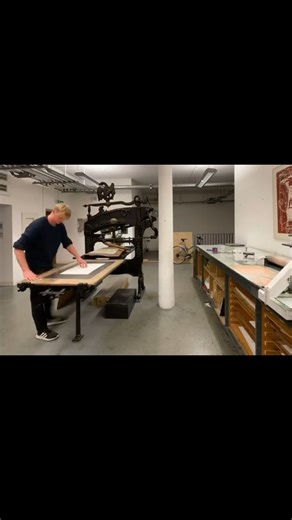 There's only a few places available on @al_gow's intermediate Woodcut course, which starts next Wednesday for 7 weeks! Woodcut: Reduction, Multi-Block, and Lasercut (Intermediate) Wednesdays, 22nd Oct - 3rd Dec 2025, £210 / £178.50 concession *Prior woodcut experience required* Over this 7-week course taught by Alistair Gow, we will look at reduction and multi-block woodcut printing on a small and large scale. We will use two different registration systems ("L" jig and pin and tab), using both t