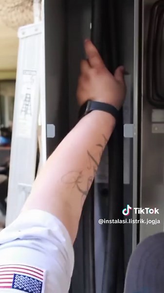 Pemasangan Panel Listrik Profesional untuk Optimalisasi Sistem