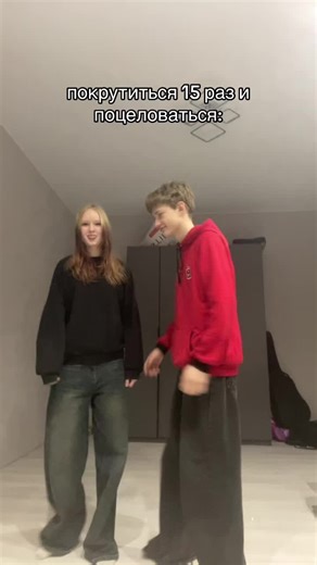 blondeeeqq🥷 (@blondeeeqq)’s video of pull up kiss