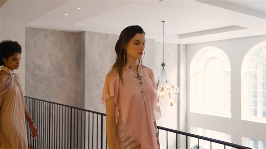 中国时装品牌GRACE CHEN 2025年早冬高定系列秀场