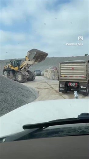 Mean ol operators man. #caterpillarequipment #quarry #heavyequipment | Heavy Equipment