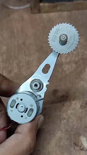 Robotic saw arm DC motor #electronics #electrical #electrician #electro #robot #robotics #tech #techno #technology #engineering #engineer #mechanic #mechanical #experiment #project #circuit #diy #motor | Sabrina Blake