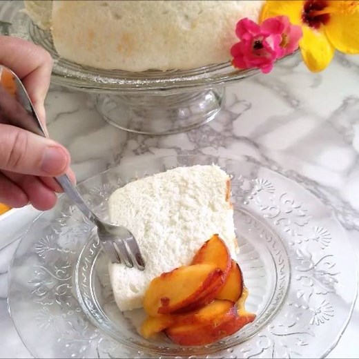 This Angel Food Cake is light as a feather, tender & moist. After 8 cake tests I've got a great recipe and lots of technique tips for you. You can bake this classic cake with confidence. The recipe link is in the comments. | Baking Sense