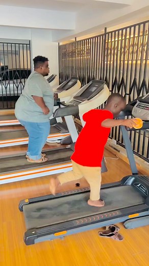 1.1M views · 10K reactions | Biggy working out 藍藍藍 | Funny team | Facebook