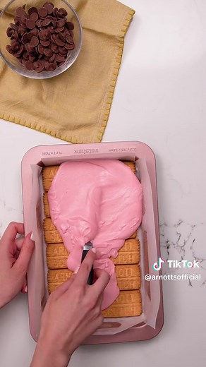 Indulge in Sweet Marshmallow Chocolate Goodness | Wagon Wheels Slice