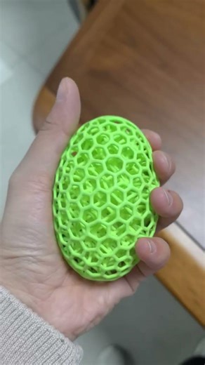 elastic hihly flexible printed objects byVnici dlp 3d printer #3dprinting #manufacturing #flexible