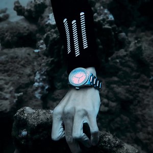 With a scratch resistant sapphire lens, the watch displays the detailed carefully finished dial. The index and hands are coated with generous layers of Swiss Super-LumiNova for better visibility in lower light conditions 🌊 https://www.spinnaker-watches.com/pages/mcs-sp-5104-unveil | Spinnaker