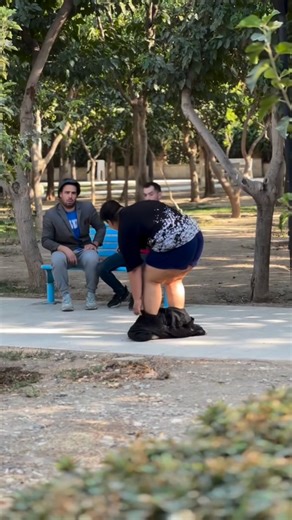 ‎احسان اکسیژن1/دوربین مخفی‎ on Instagram‎: "گلچین ماه( دوربین مخفی احسان اکسیژن)کدومش؟؟؟؟😂 @ehsan.ox1 @ehsan.ox1 کدومش؟؟؟؟ #دوربین_مخفی #فان #طنز #شوخی #خنده"‎