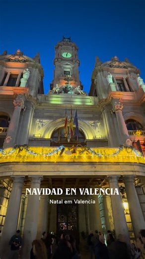 📍Valência em modo natalino: o destino perfeito para uma escapada. Ruas cheias de luzes, mercados encantadores, sabores que só aparecem em dezembro e cantinhos que ficam ainda mais especiais nesta época. Viajar para cá no Natal é descobrir uma cidade que combina história, mar e magia em cada passo😍 A melhor parte? Cada esquina rende uma foto perfeita. 📸🎄 🇪🇸Valencia en modo navideño: destino perfecto para una escapada. Calles llenas de luces, mercados con encanto, sabores que solo aparecen e