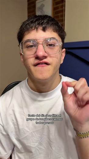 Valentín Melo on Instagram: "Si se filtra el grupo de los pibes vamos presos. #humor #argentina #amigos #hombres"