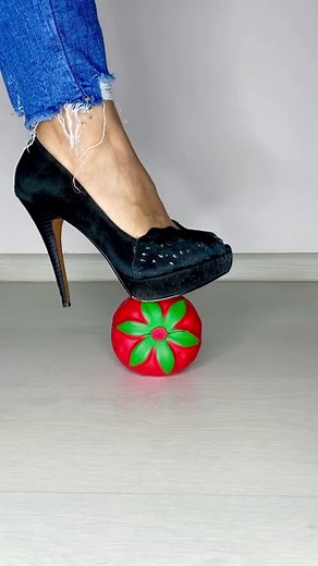 ASMR Squishy Strawberry vs High Heels Crushing Crunchy & Satisfying Sounds 👠🍓💥🎧🔥 #asmr #satisfying #oddlysatisfying #crunchy #relaxing #stressrelief #highheels #crushing #crunchsounds #shorts #relax #youtubeshorts #ytshorts #viralreels #fyp