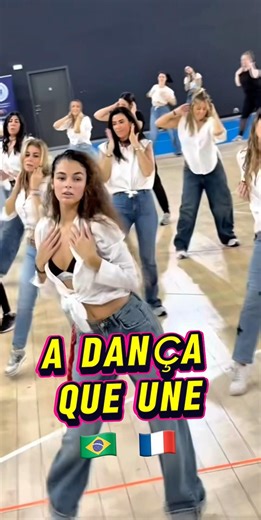 Dancinha contagiante: Brasil encontra França! #shorts #coreografia #mpb #dance #brasil #popular