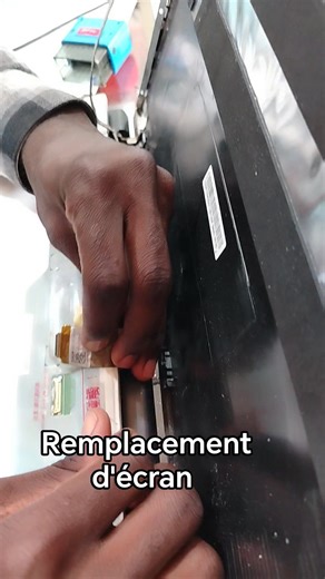 💥💻 Écran fissuré ? Tâches noires ? Image floue ? Ne jetez pas votre ordinateur, Docteur PC vous remplace l’écran en un temps record ! 🔧 Services proposés : ✔️ Remplacement d’écran toutes marques ✔️ Dalle originale et garantie ✔️ Montage propre et sécurisé ✔️ Devis immédiat ✔️ Prix très abordables ✨ Retrouvez un écran neuf, lumineux et sans défaut ! 📞 Contact : 0779730555 📍 Docteur PC – Votre spécialiste en réparation d’écrans PC | Maintenance Informatique Abidjan Réparation d'Ordinateur Por