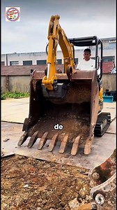 1.1K views · 62 reactions | Una mini excavadora SDLG decide romper todas las expectativas levantando, con su pequeño cucharón, un enorme cucharón del tamaño de una CAT 330. #fblifestyle #excavator #maquinariapesada | Vicente Enrique Chacon Muñoz | Facebook