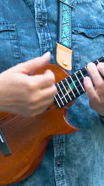 Casey Driessen’s fiddling gets us all dancing! #fiddle #dance #improvisation #breaking #jamband