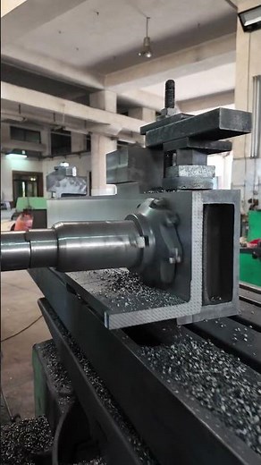 Facing operation on a conventional mill using a shell cutter 👍 #milling