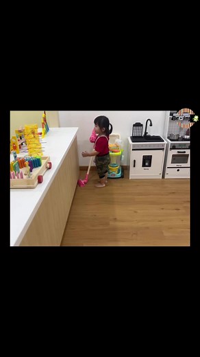 Discover endless adventures with our pretend play! Let your child's imagination soar as they embark on exciting journeys and create magical worlds.  | Brainy Parenting 亲子教育 | Facebook