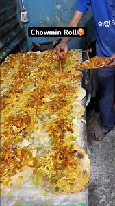 Chowmin Roll just ₹10/-😳🥵 #indianstreetfood #roll #chowmein #shorts #viral