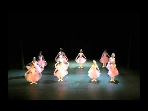 Initiation 2 danse classique - 7 et 8 ans - classe de Triin Gourlaouen - Spectacle Amana Studio 2015