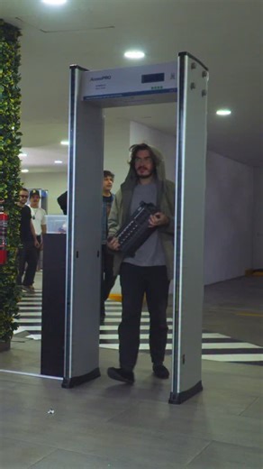 Compas preparen los oídos, porque Simisónico está a punto de romper el silencio. Están todos listos, ¿verdad? #Simisónico #Simifest #SimpsonAhuevo | Simpson Ahuevo