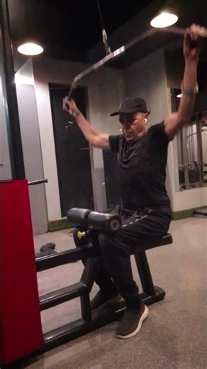 Tuesday 03.02.26 the seated up right front rowing for wings work out with machine