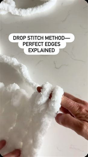 Helle on Instagram: "✨ Tip of the Day: If you skip the final loop or use the drop stitch method, make your last loop a little taller. It should match the height of the second loop—this keeps your blanket straight, prevents curling, and gives you clean, perfect edges every time 🧶 #chunkyknitblankets #tipoftheday #chunkyknit #holymolydane #fingerknitting"