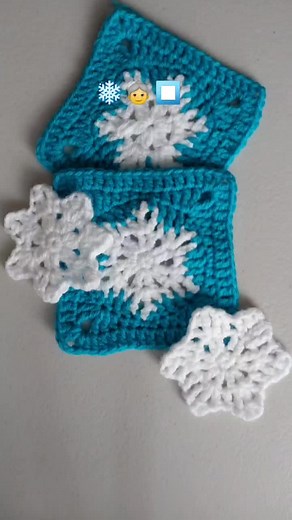 Crochet Snowflake Granny Square ❄️👵⏹️🤍💙 - Easy Crochet Tutorial & Inspiration