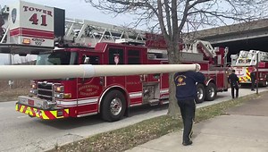 #JeffFire New Albany Fire Department & Georgetown Township Fire Protection District setting up to honor Carrie McCaw, Kacey McCaw, Rhyan Prather, & Louisville Division of Fire Fire Fighter Leslie Prather along Interstate 64 in New Albany. We will go live when they travel through. | Jeffersonville Fire Dept.