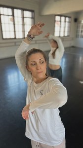 Focus sur @pascalecuggia qui enseigne chez Danses&Cie 🩰⚡️🫂 ! #dansemodern #danseclassique #dansecontemporaine #tournai #danse #pascalecuggia #ipestournai @lartalame | Danses & Cie CEC