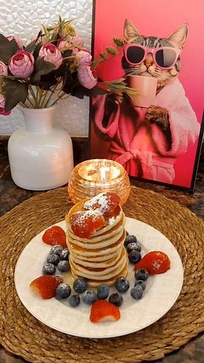 Perfect Fluffy Pancakes with Berries & Honey🍓