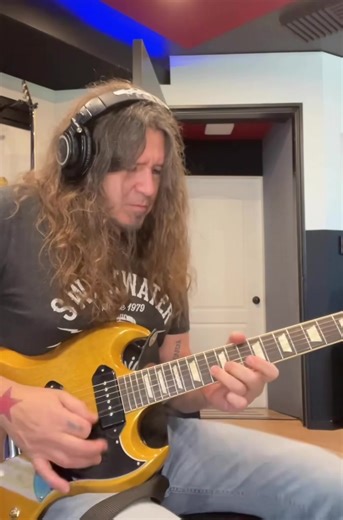 641K views · 24K reactions | it's a @vanhalen @philxthedrills solo sandwich. both I'm The One solos with my solo from Rock'N'Roll You All Night Long in the middle. RNRYANL available on Stupid Good Lookings vol 1 on itunes & streaming everywhere. OH WHAT FUN!!!!! @gibsonguitar custom SG & the new @uaudio @uafxpedals LION pedal straight into protools. yes.... no amp. just a pedal. | TheRealPhilX | Facebook